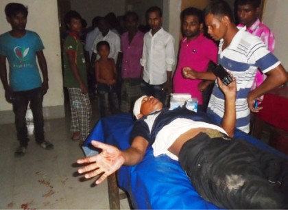 ঠাকুরগাঁও হাসপাতালে গিয়ে রোগীকে ফিল্মি স্টাইলে ছাত্রলীগের হামলা