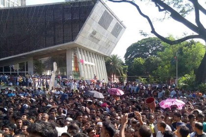 তিন টাকার ডিম নিয়ে লঙ্কাকাণ্ড!