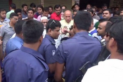 পুলিশী বাধায় মিছিল করতে না পেরে টাঙ্গাইলে বিএনপির সমাবেশ