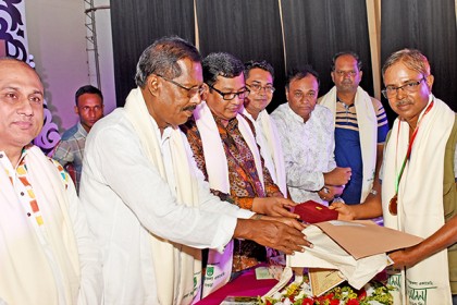 বগুড়ায় গুণী শিল্পীদের সম্মাননা 