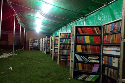 চুয়াডাঙ্গায় শুরু হয়েছে ভ্রাম্যমাণ বইমেলা