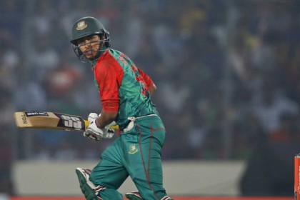 টসে জিতে ব্যাটিংয়ে বাংলাদেশ