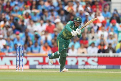 ডি ককের ১৩তম সেঞ্চুরি, অপেক্ষায় আমলা