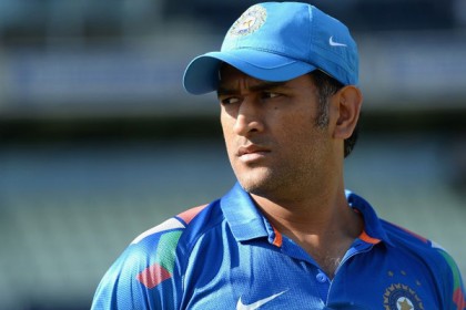 ধোনিকে নিয়ে অশান্তি পাকাতে লিপ্ত সাবেক ক্রিকেটার