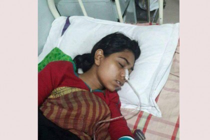 ইবির মেধাবী ছাত্রী সামিহা বাঁচতে চায়
