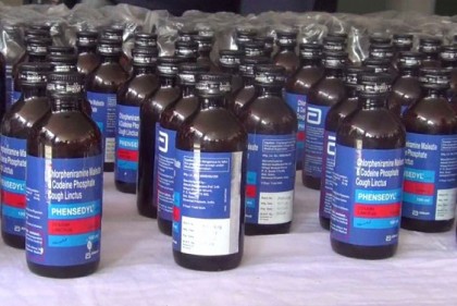 দিনাজপুরে ফেনসিডিলসহ আটক ১