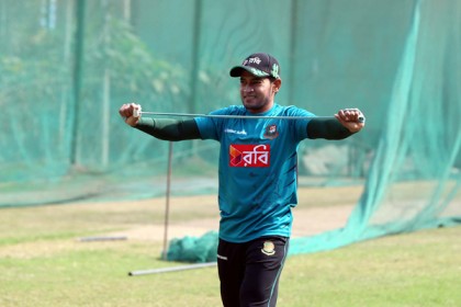 এবার ইনজুরিতে মুশফিক!