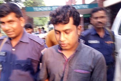 বিভিন্ন বিশ্ববিদ্যালয়ে প্রক্সি দেওয়াই সেই ঢাবি ছাত্রের কাজ