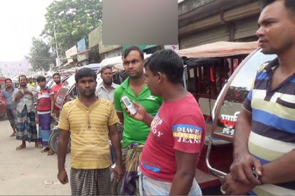 'লেগুনা ও ইজিবাইক' দ্বন্দ্বে কালকিনিতে যাত্রীদের ভোগান্তি