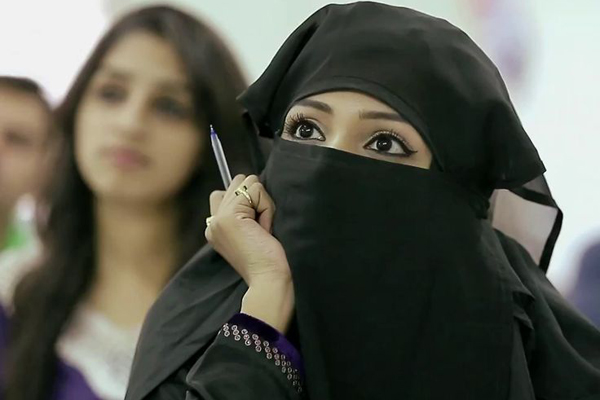 নেকাব নিষিদ্ধ করে কানাডায় আইন পাশ