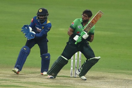 অভিষেক ম্যাচেই ইনজামাম ভাতিজার সেঞ্চুরি