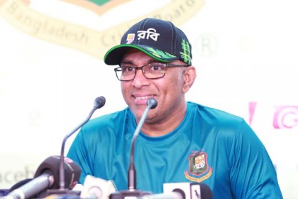 ক্রিকেটে বিশ্বের চতুর্থ ধনী কোচ হাথুরুসিংহে