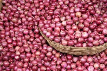 বাজারে ফের পেঁয়াজের দাপট