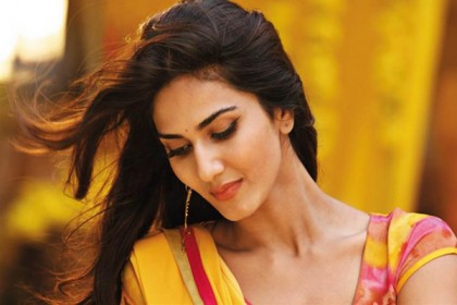 যে কারণে অন্য নায়িকাদের চেয়ে আলাদা বাণী কাপুর! (ভিডিও)