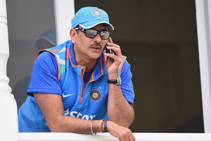 কোহলির চেয়েও বেশি বেতন পান রবি শাস্ত্রী