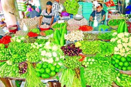 চট্টগ্রামে চড়া দামে স্থির সবজির বাজার