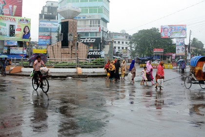 দিনভর বৃষ্টিতে বগুড়ায় দুর্ভোগ