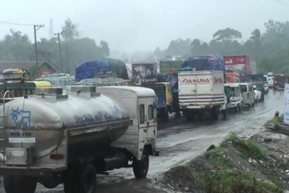 গাজীপুরে দুই মহাসড়কে দীর্ঘ যানজট, দুর্ভোগে যাত্রীরা
