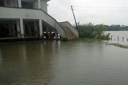 মোরেলগঞ্জে তলিয়ে গেছে ৩ হাজার ঘের