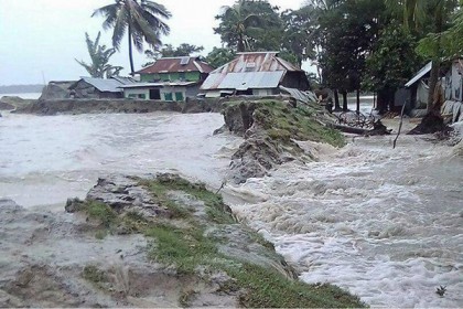 কলাপাড়ায় পানিবন্দী হয়ে পড়েছে ৩০টি গ্রামের মানুষ