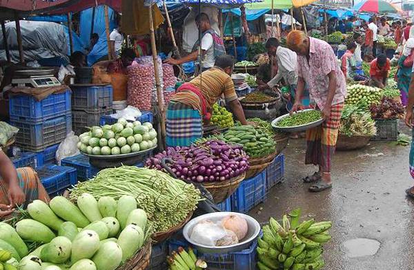 দুই দিনের টানা বৃষ্টিতে চড়া রাজধানীর কাঁচাবাজার