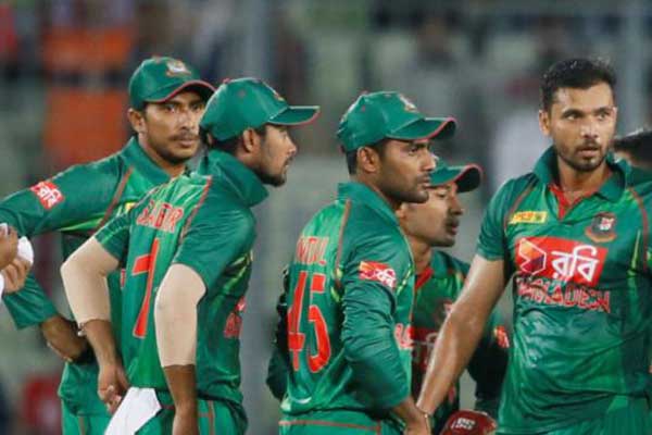 বাংলাদেশের সামনে ৩৭০ রানের পাহাড়