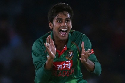 মিরাজের ঘূর্ণিতে ম্যাচে ফিরল বাংলাদেশ