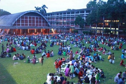 রাত ৮টায় টিএসসি বন্ধের নোটিশ স্থগিত