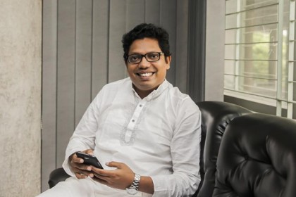 যানজট এড়াতে হঠাৎ পুলিশের মোটরসাইকেলে প্রতিমন্ত্রী!