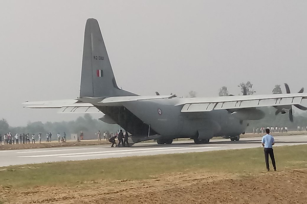 ভারতের এক্সপ্রেসওয়েতে যুদ্ধবিমান!