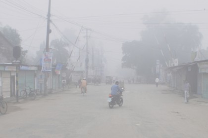 দিনাজপুরে ঘন কুয়াশা, শীত আসছে