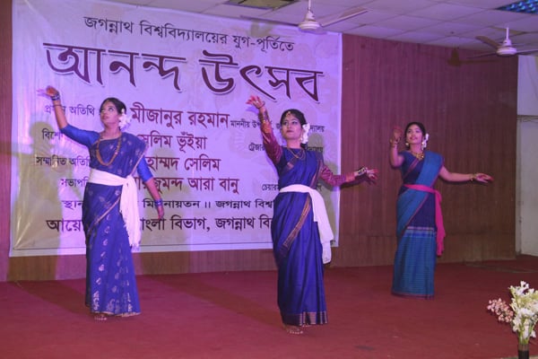 জবির যুগ পূর্তিতে বাংলা বিভাগের আনন্দ উৎসব 