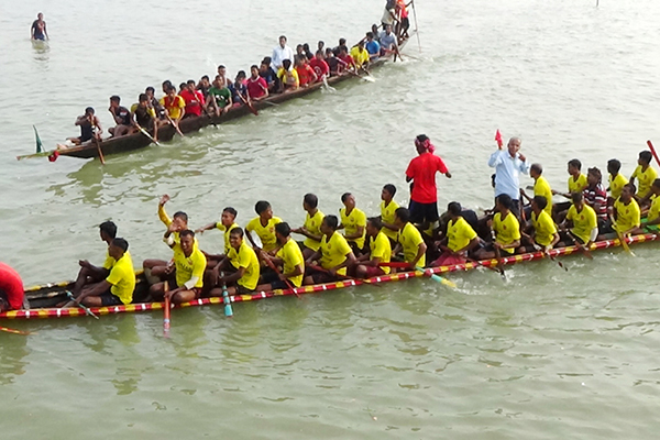 নওগাঁয় শত বছরের ঐতিহ্যবাহী নৌকাবাইচ
