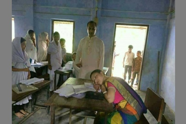 পরীক্ষার হলে ঘুমিয়ে পড়া সেই শিক্ষিকাসহ ১০ জনকে শোকজ