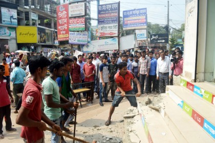 কুমিল্লা নগরীতে ফুটপাত অবৈধ দখলমুক্তের অভিযান