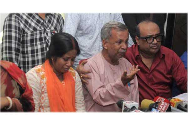 'আমার ছেলেকে সুস্থ অবস্থায় ফেরত দিন'