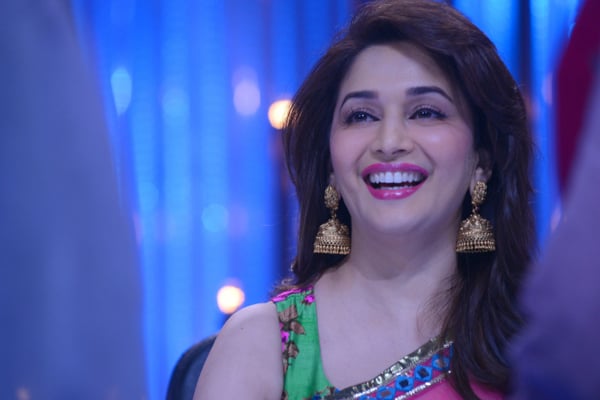 ট্রেনেও নাচ করতেন মাধুরী দীক্ষিত!