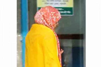 ডায়াগনস্টিক সেন্টারে চিকিৎসা দিচ্ছেন সরকারি ডাক্তার!