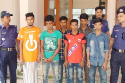 লক্ষ্মীপুরে যুবলীগের দু'পক্ষের সংঘর্ষের ঘটনায় আটক ৬