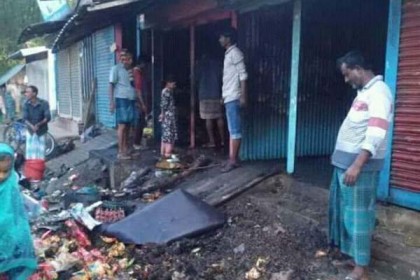 নেত্রকানায় আগুনে পুড়ল তিন দোকান