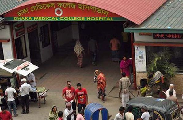 
তিন ঘণ্টা পর সচল ঢাকা মেডিকেলে জরুরি সেবা