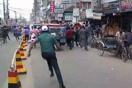 বরিশালে ছাত্রদলের বিক্ষোভ মিছিলে পুলিশের লাঠিচার্জ, আটক ৬
