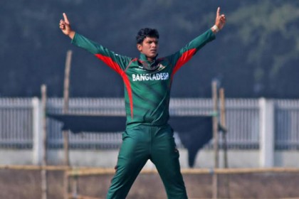 এক ওভারেই ৩১ রান দিয়েছেন সাইফুদ্দিন