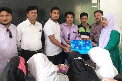 রায়পুরে শিক্ষার্থীদের মাঝে শিক্ষা উপকরণ বিতরণ