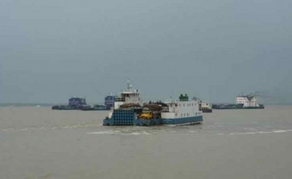 কাঁঠালবাড়ী-শিমুলিয়া নৌরুটে ফেরিসহ নৌযান চলাচল স্বাভাবিক