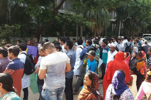 নিরাপত্তার নিশ্চিত না হওয়া পর্যন্ত আন্দোলন চালাবে ঢামেক ইন্টার্ন চিকিৎসকরা
