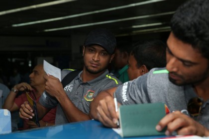 শূন্য হাতে দেশে ফিরলেন টাইগাররা