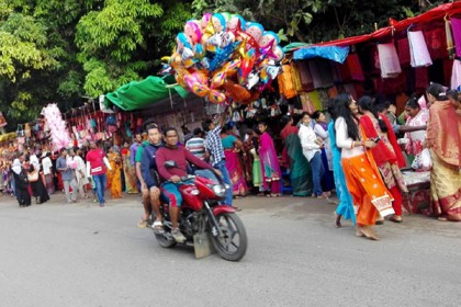 পাহাড়ে জমে উঠেছে উৎসবের মেলা