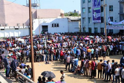 বিপিএল টিকিটের জন্য রাত থেকে দীর্ঘ লাইন