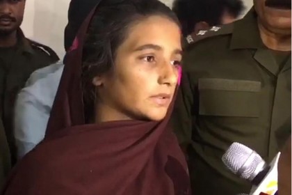 স্বামীকে মারতে গিয়ে শ্বশুরবাড়ির ১৫ জনকে মারলেন স্ত্রী